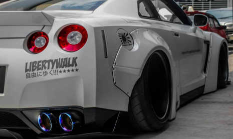 Сумасшедший Nissan GT-R от тюнеров Liberty Walk
